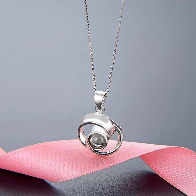 Korean version of creative rose flower clavicle chain accessories 100 languages I love you projection necklace pendant female