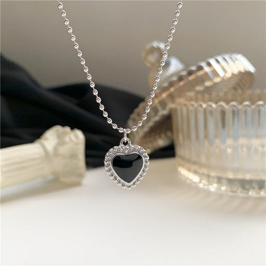 Kpop Black Heart Necklace French Metal Love Clavicle Chain Korean Simple Female Short Pendanklace Female Short Pendant for Women