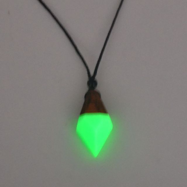 Fashion Arrow Necklace, Ancient Wood Resin Combined With Strength Energy Jewelry, Luminous Pendant Gift A203051