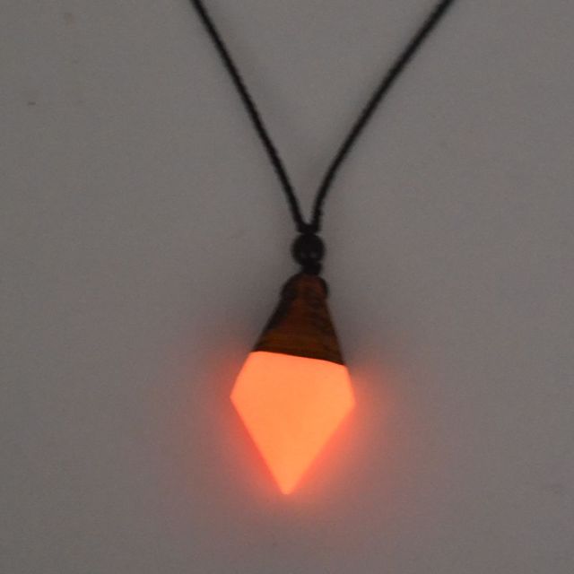 Fashion Arrow Necklace, Ancient Wood Resin Combined With Strength Energy Jewelry, Luminous Pendant Gift A203051