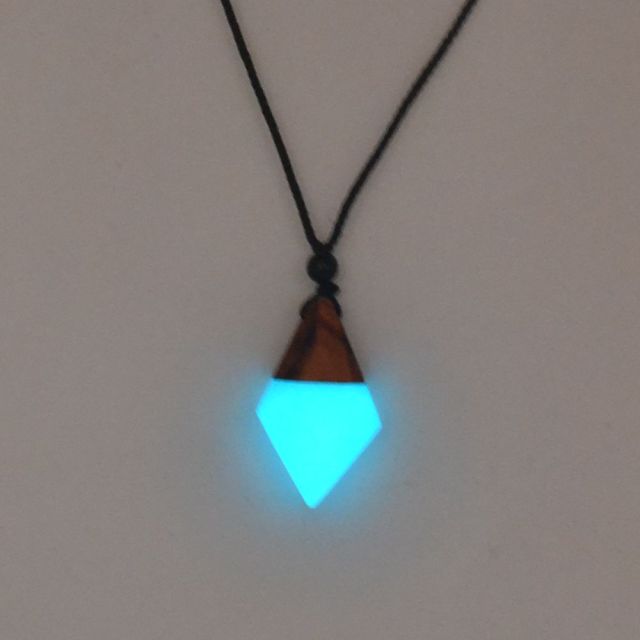 Fashion Arrow Necklace, Ancient Wood Resin Combined With Strength Energy Jewelry, Luminous Pendant Gift A203051