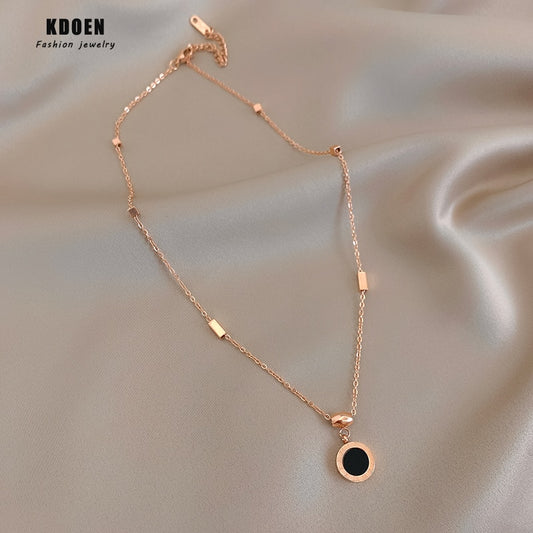 Classic Titanium Steel Roman Numeral Black And White Disc Pendant Necklace Fashion Korean Jewelry Unusual Woman‘s Clavicle Chain