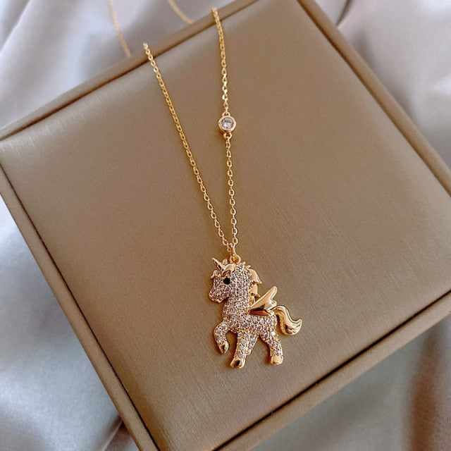 New Cute Animal Pendant Necklace for Women Temperament Rhinestone Horse Pearl Letter Clavicle Chain Girl Party Jewelry Gift